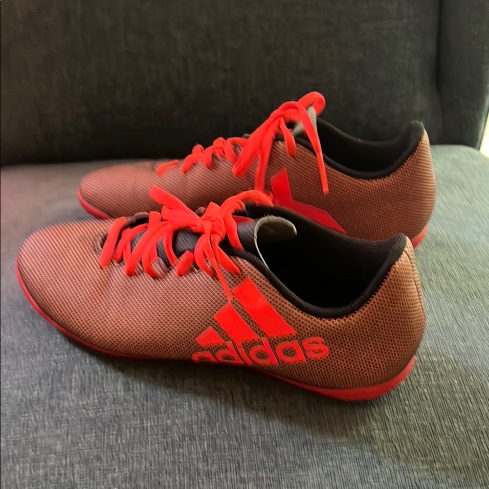 Adidas Athletic Indoor Soccer Shoes Men’s Size 7  | Women’s 8.5